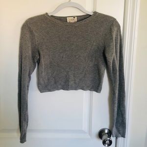 Long sleeved grey knit crop top